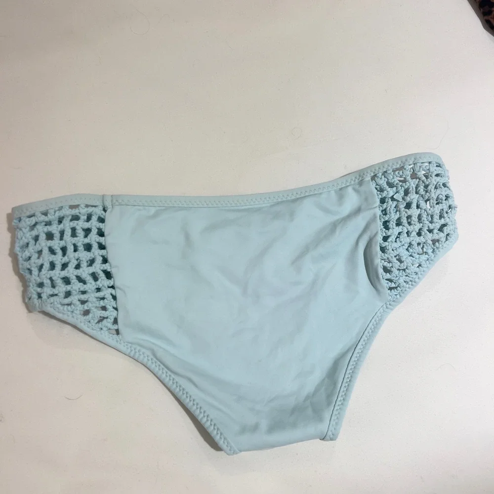 Frankies Bikinis Light Blue Crochet Macrame Side Bikini Bottoms Medium - Picture 4 of 5